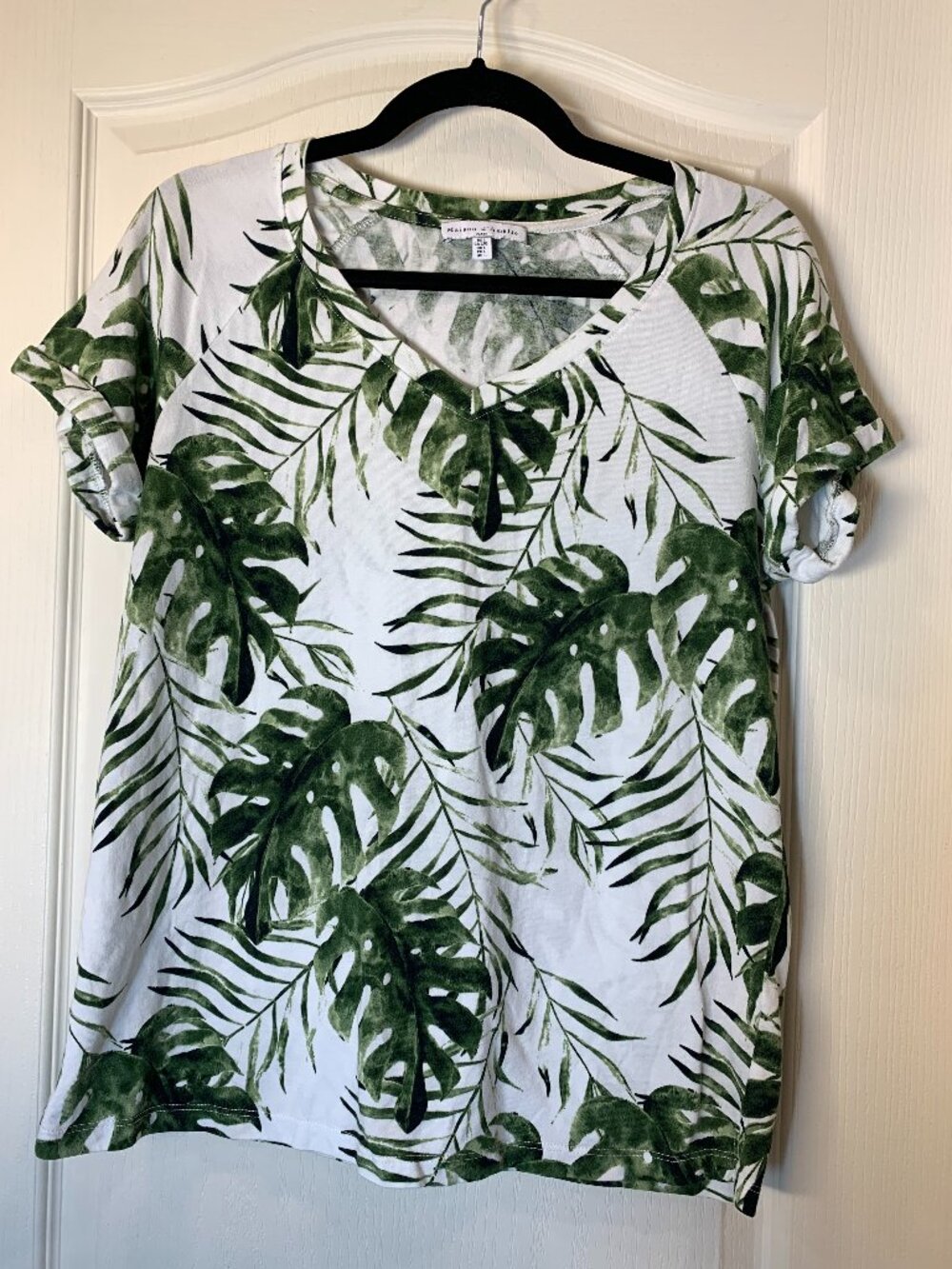 Maison d’Amélie Paris Tropical Leaf Print V-Neck Tee Large | Palmier Monstera
